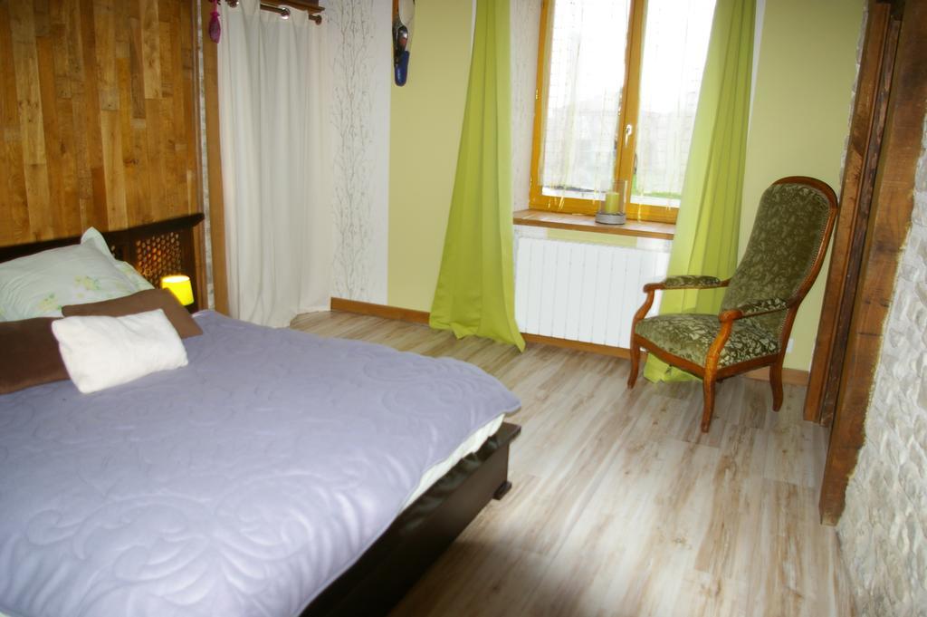 Gite Au Chalet Laferté-sur-Aube الغرفة الصورة