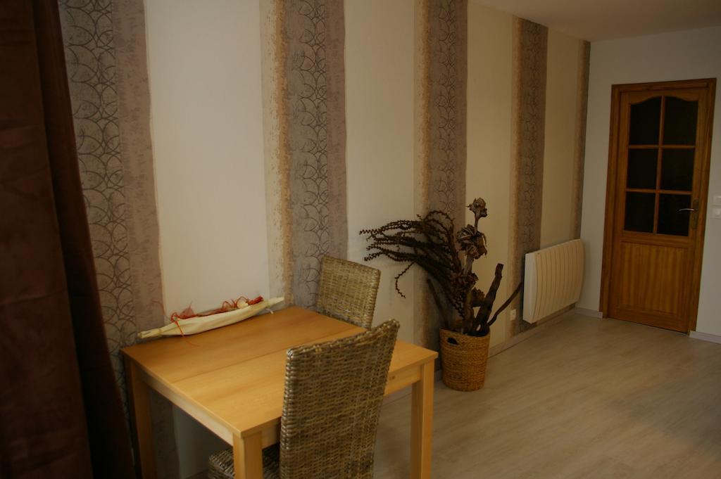 Gite Au Chalet Laferté-sur-Aube الغرفة الصورة